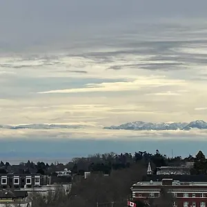 https://luxury-downtown-2-bedroom-suite-with-ocean-views.richmond-hotels.com